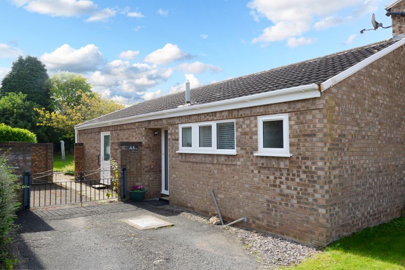2 bed bungalow for sale in Millstream Way, Leegomery, Telford TF1, £