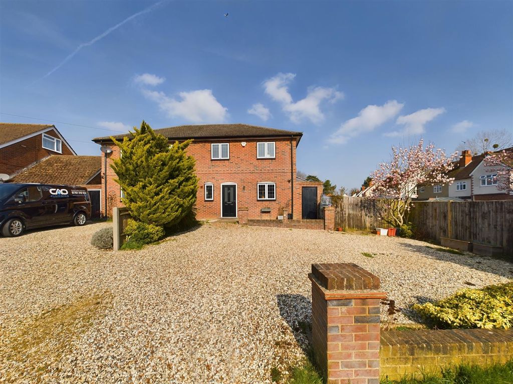 3 bed semidetached house for sale in Underwood Road, Reading RG30, £