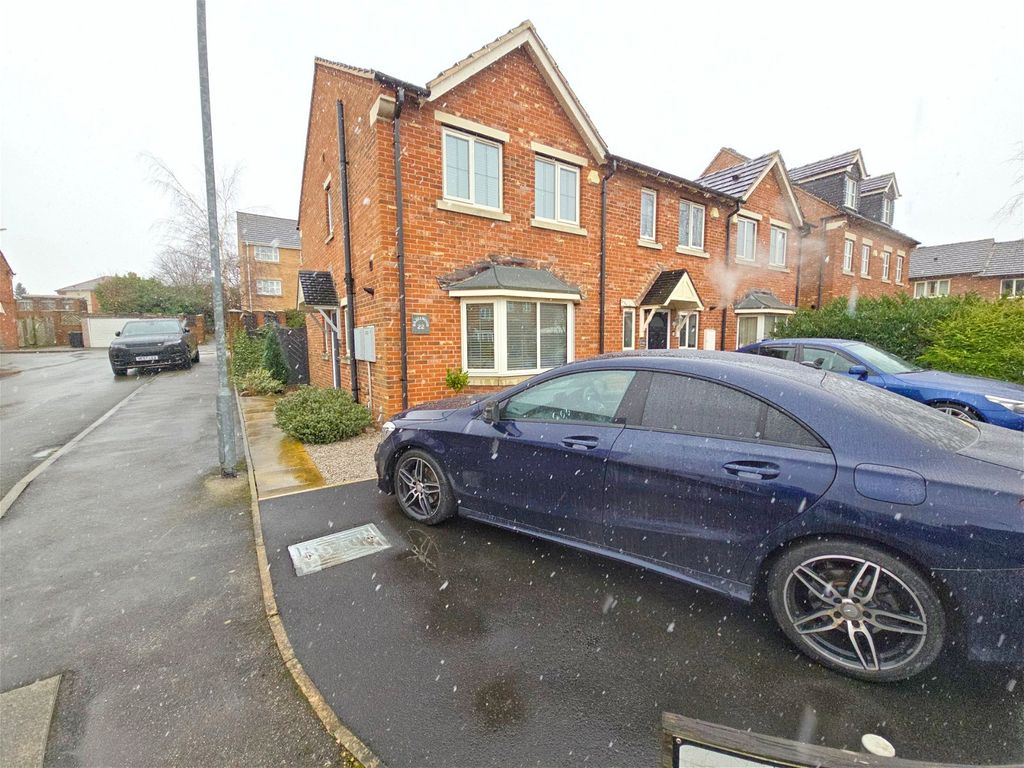 3 bed town house for sale in Hazelwood, Barnsley S71, £170,000 Zoopla