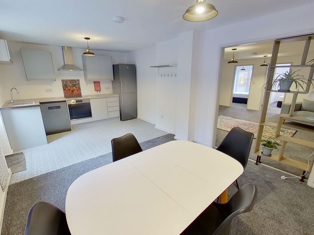 2 bed flat to rent in Stainbeck Road, Meanwood, Leeds LS7, £1,100 pcm