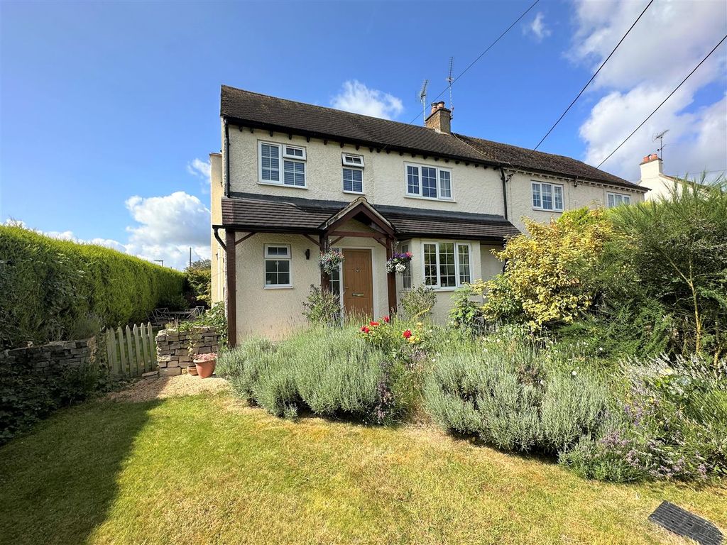 3 bed semidetached house for sale in Lower Weybourne Lane, Farnham GU9