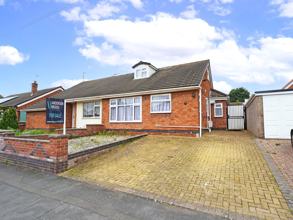 4 bed semidetached house for sale in Dovedale Road, Thurmaston, Leicestershire LE4, £385,000