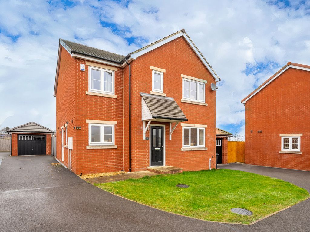 4 bed detached house for sale in Daisy Hill Close, Leeds, 8 LS27, £399,950 Zoopla