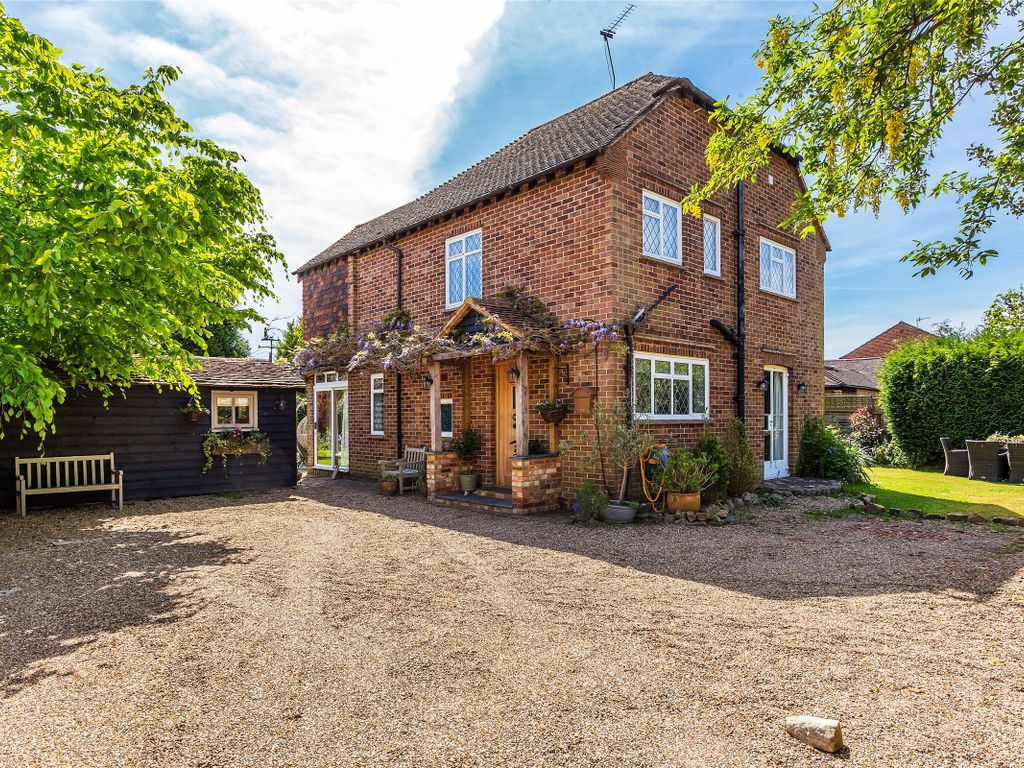 3 bed detached house for sale in Ferndown, Horley RH6 Zoopla