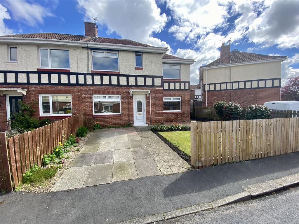 3 bed semidetached house to rent in Musgrave Gardens, Gilesgate