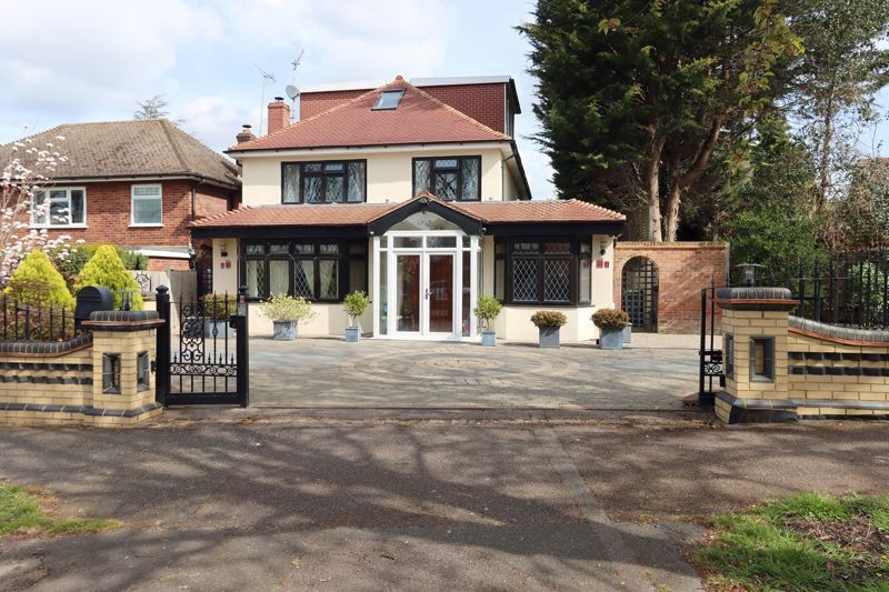 4 bed detached house for sale in Chigwell Park, Chigwell IG7, £