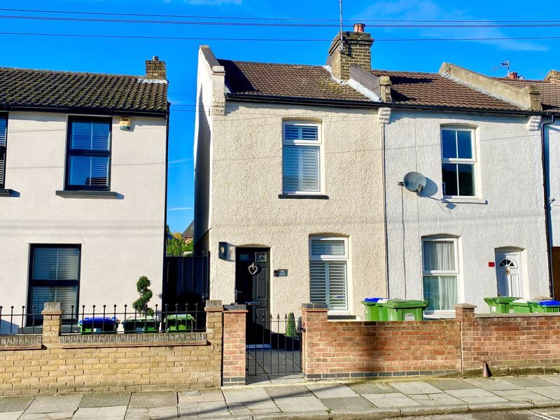 2 bed end terrace house for sale in Albert Road, Bexley DA5, £430,000