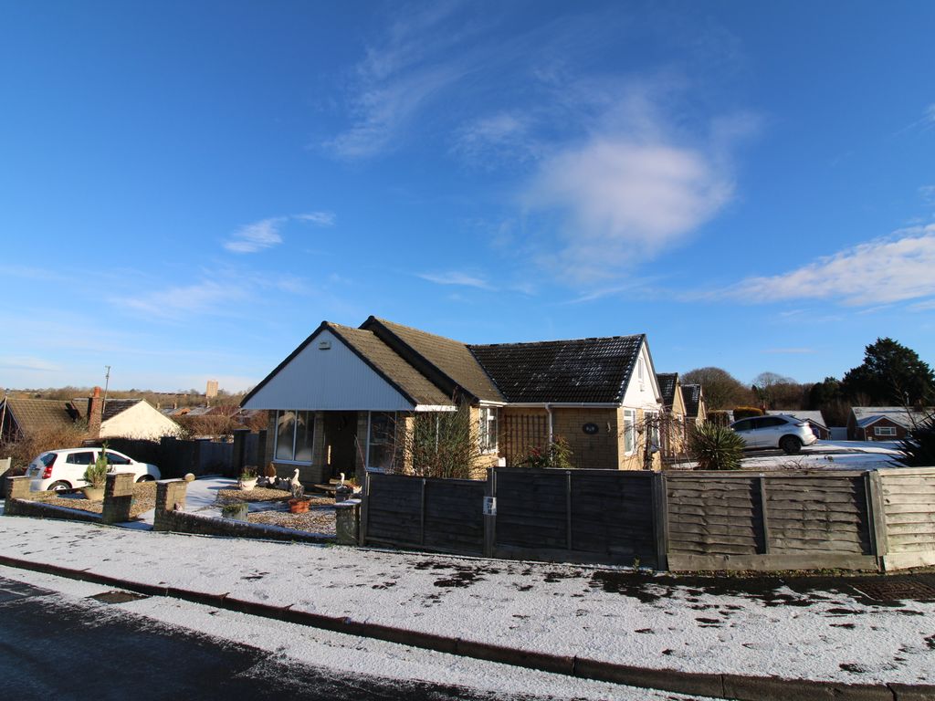 3 bed detached bungalow for sale in Avenue, Greenmeadow, Swindon