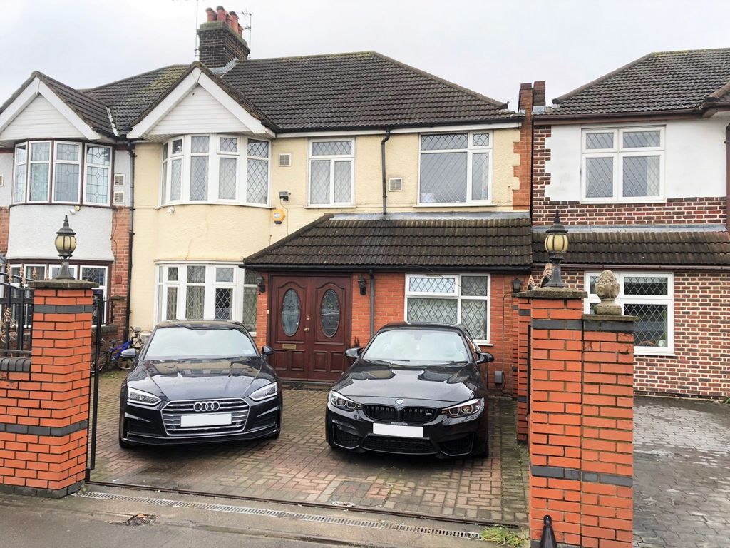 5 bed semidetached house for sale in Bath Road, Hounslow TW5, £700,000 Zoopla