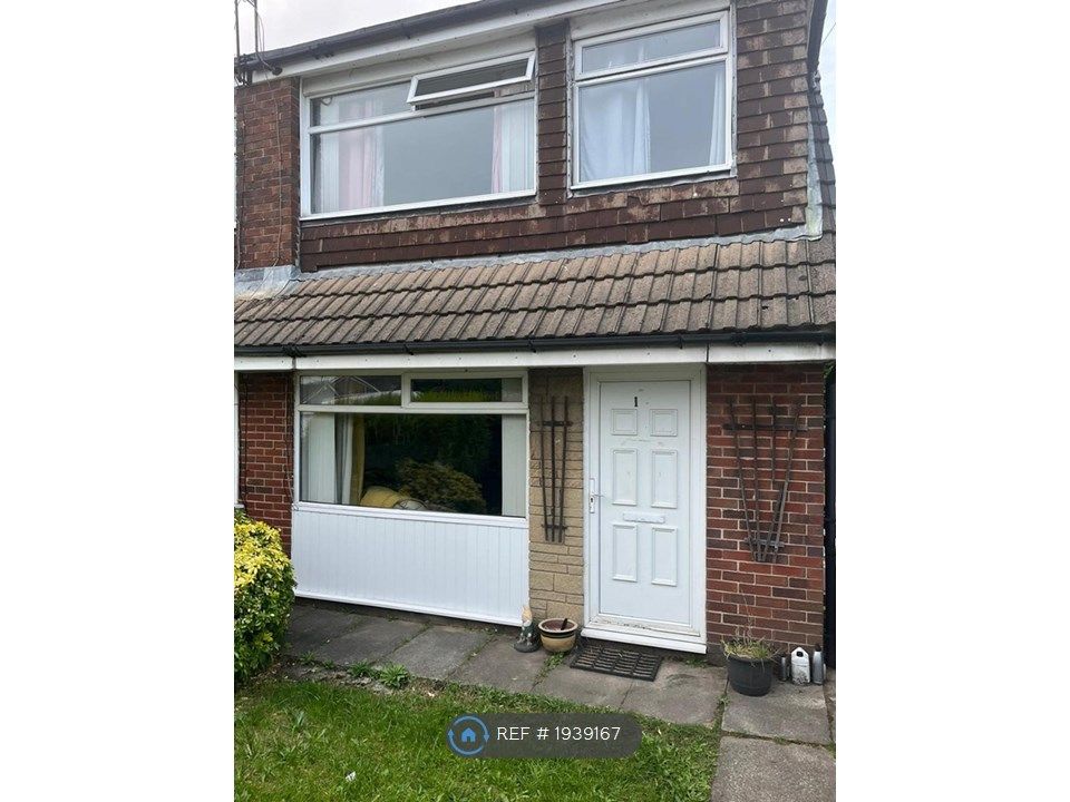 3 bed semidetached house to rent in Shelfield Lane, Rochdale OL11, £