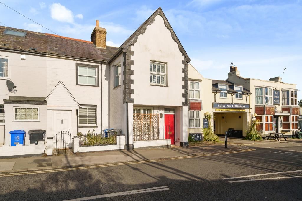 2 bed end terrace house for sale in Windsor, Berkshire SL4, £400,000