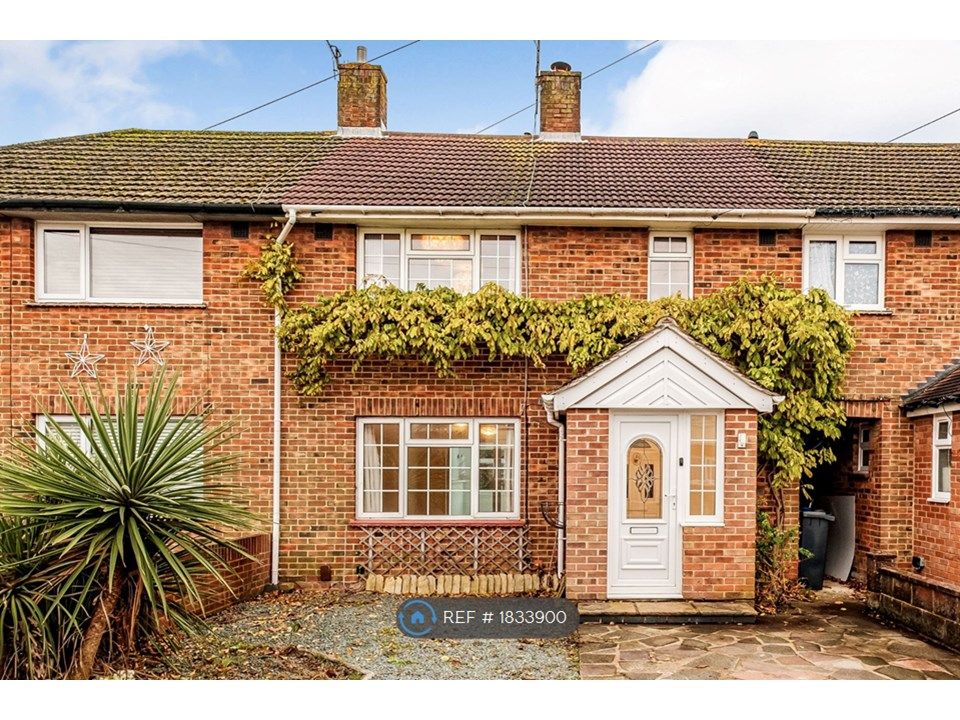 3 bed terraced house to rent in Wiston Avenue, Worthing BN14, £1,500