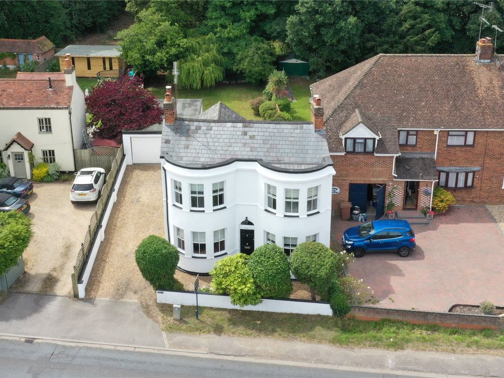4 bed detached house for sale in Basingstoke Road, Spencers Wood