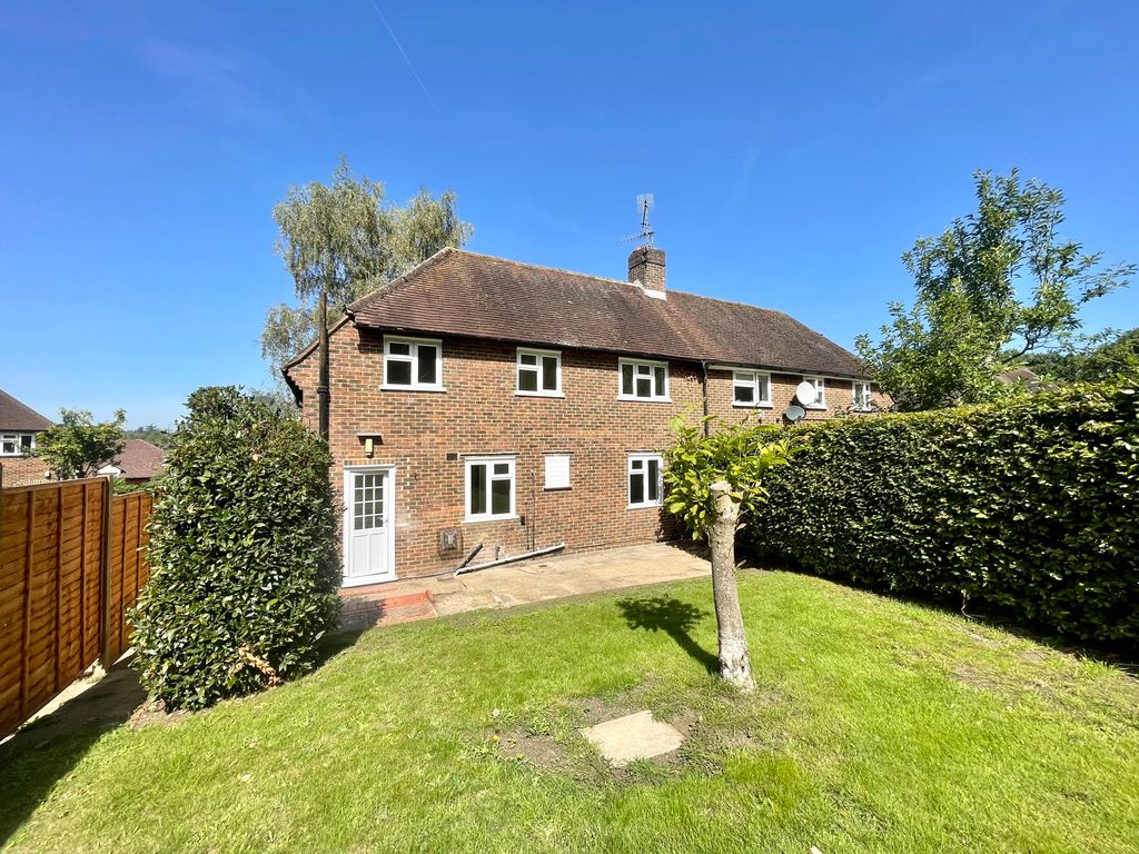 3 bed property to rent in Pathfields, Shere, Guildford GU5, £1,500 pcm