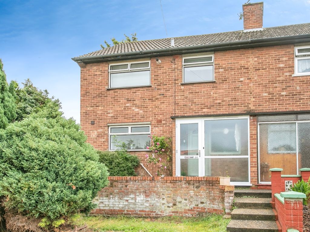 3 bed semidetached house for sale in Primrose Hill, Ipswich IP2, £