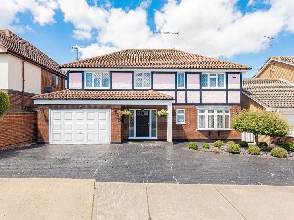 5 bed detached house for sale in The Chase, Thundersley Benfleet SS7