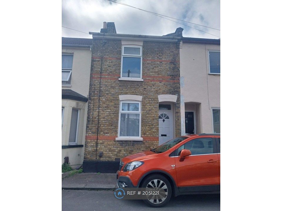 3 bed terraced house to rent in Chamberlain Road, Chatham ME4, £1,300