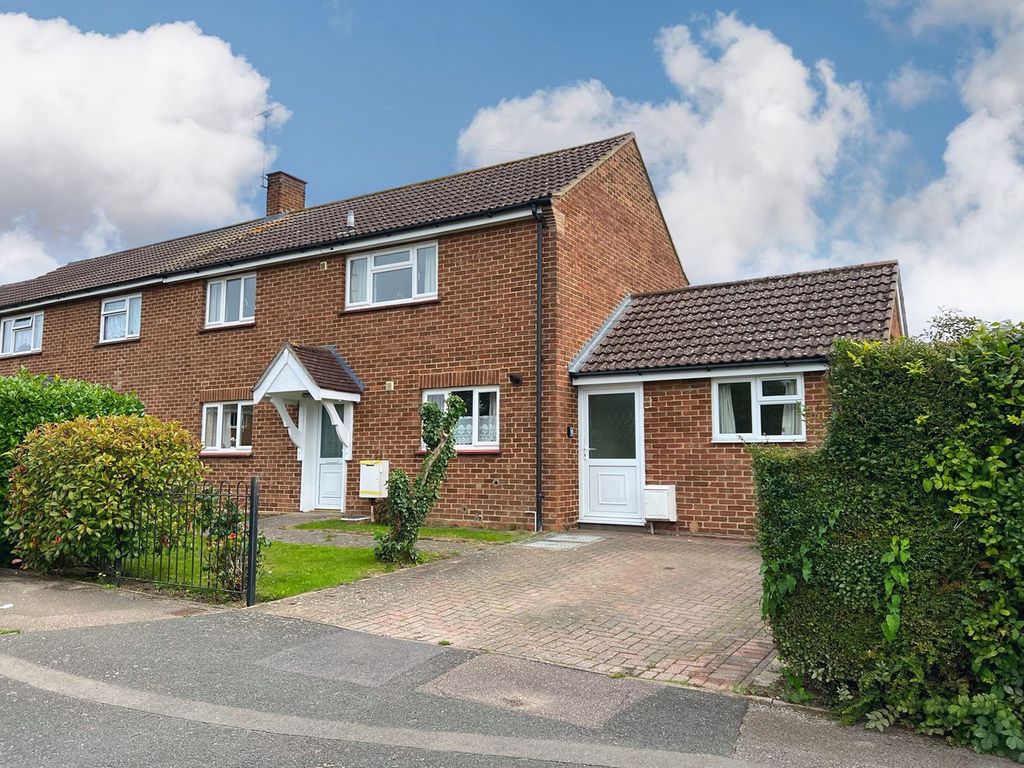 4 bed semidetached house for sale in Broomfields, Hatfield Heath
