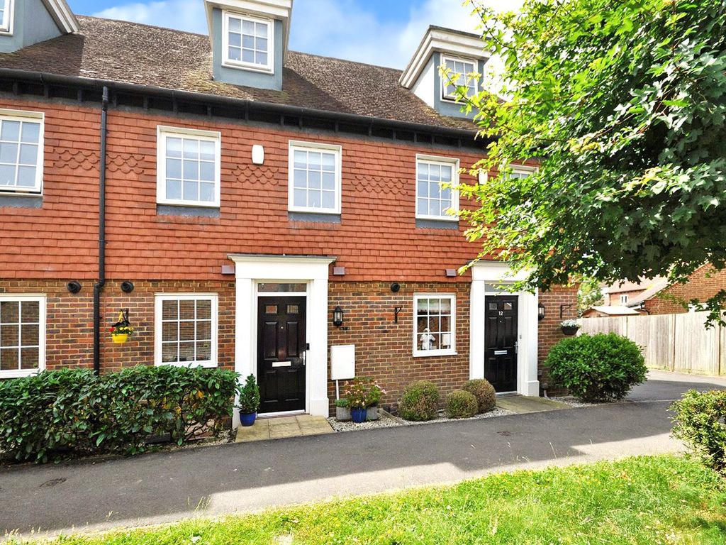 3 bed detached house for sale in Meadow Way, Horley RH6 Zoopla