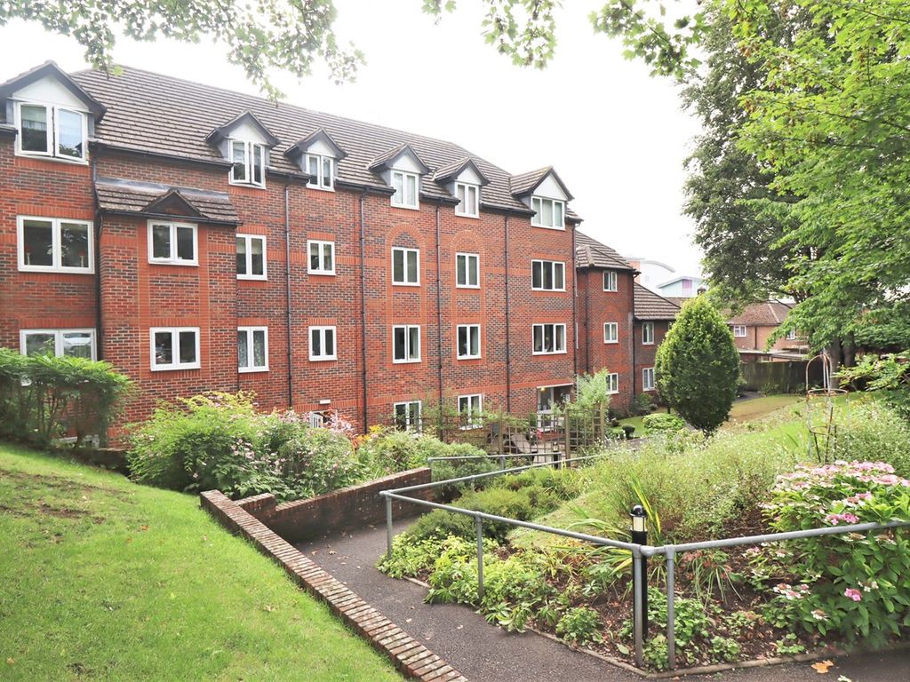 1 bed property for sale in Meadsview Court, Clockhouse Road