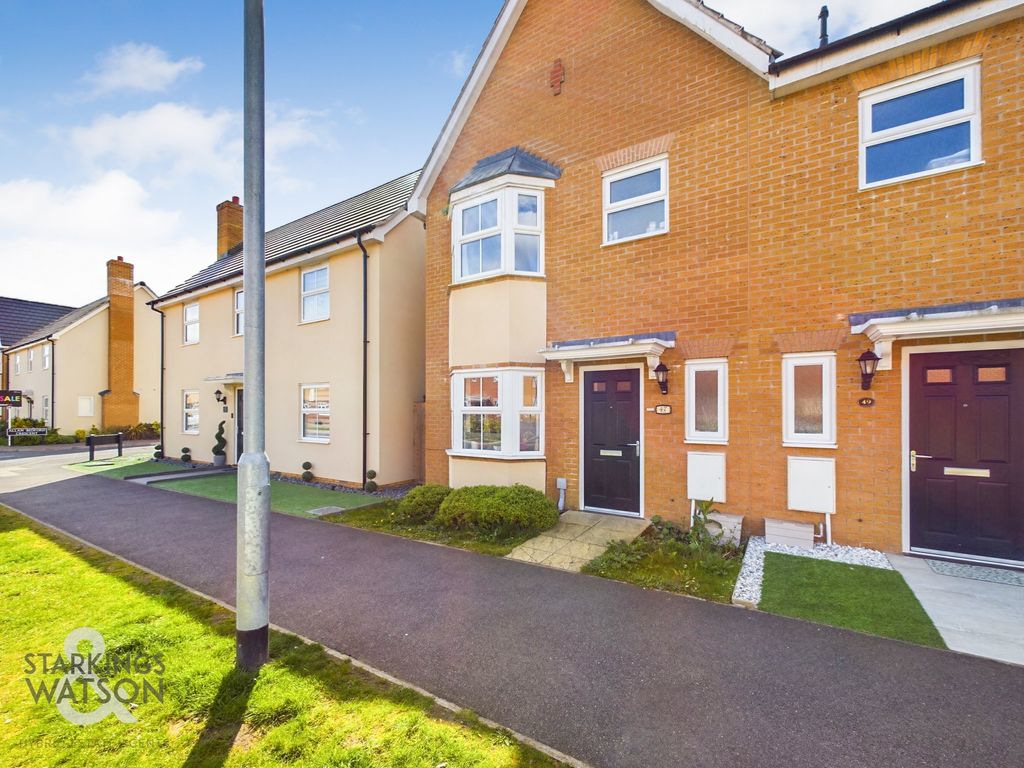 3 bed semidetached house for sale in Fairway, Costessey, Norwich NR8