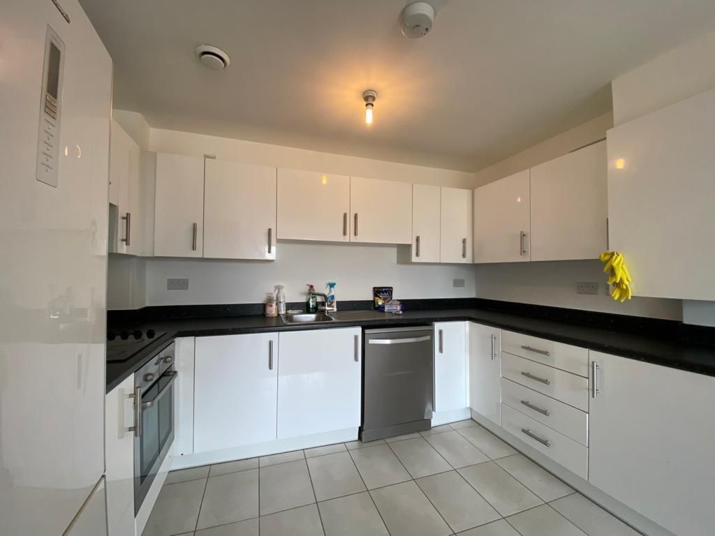 1 bed flat to rent in Constantine House, Varcoe Gardens, Hayes UB3, £