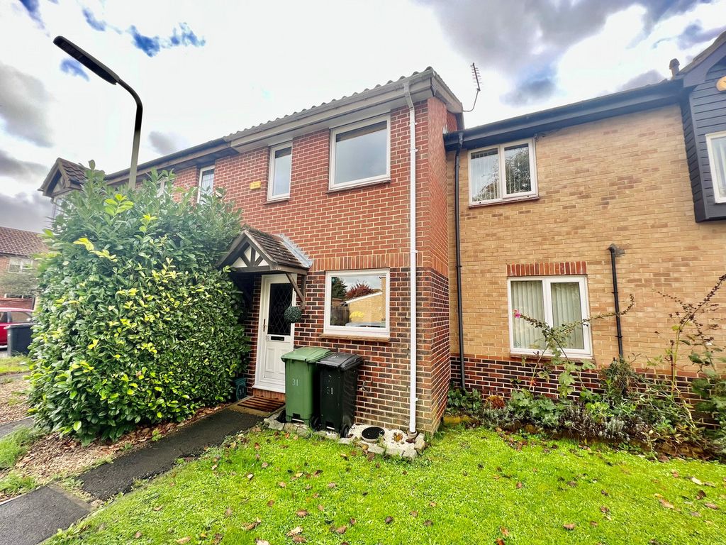 2 bed terraced house for sale in Welland Avenue, Didcot OX11, £259,950