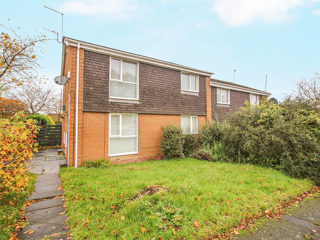 2 bed flat to rent in Ebchester Court, Kingston Park, Newcastle Upon