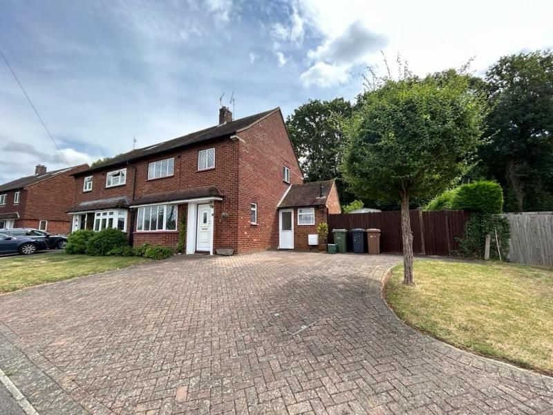 3 bed property to rent in Gosden Hill Road, Burpham, Guildford GU4, £