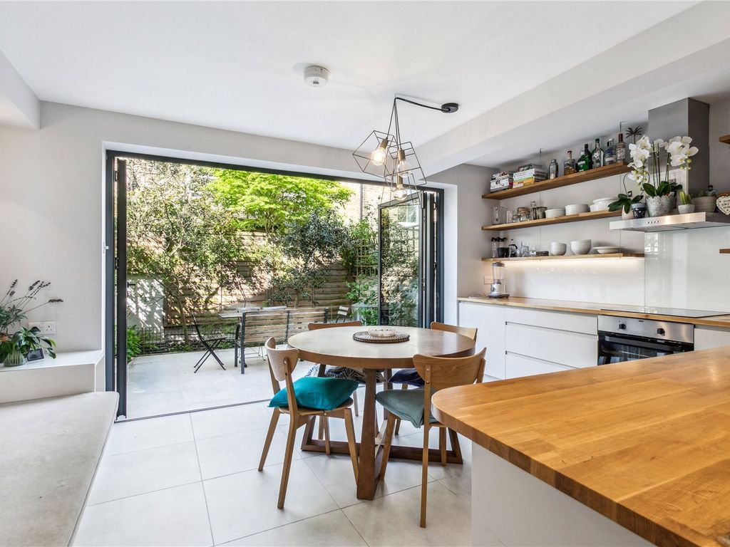 2 bed flat for sale in Marney Road, London SW11, £650,000 Zoopla