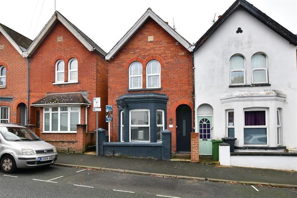 2 bed semidetached house for sale in Gordon Road, Cowes, Isle Of Wight