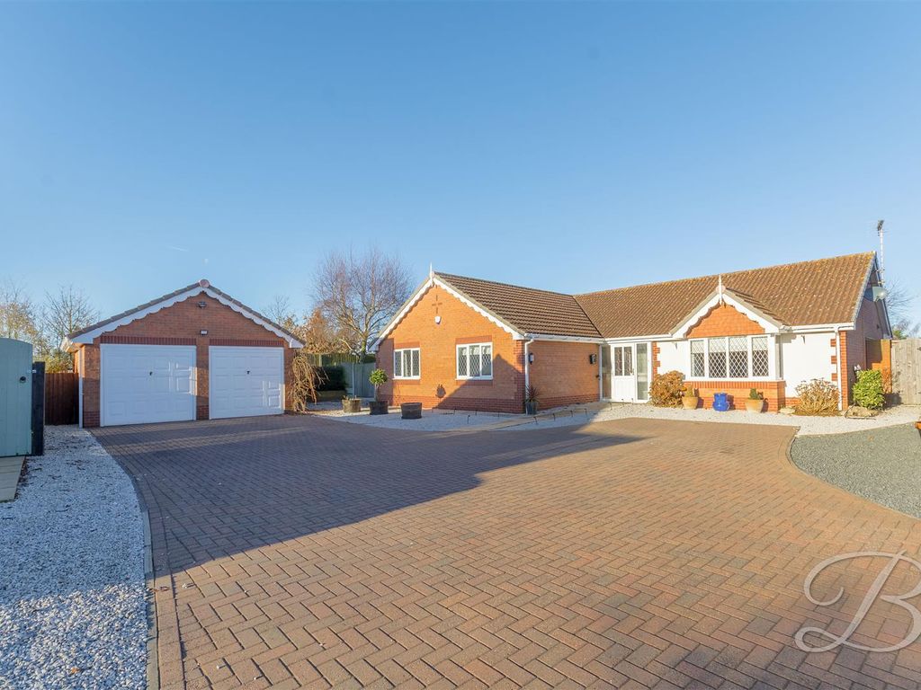4 bed detached bungalow for sale in Woodpecker Drive, Rainworth
