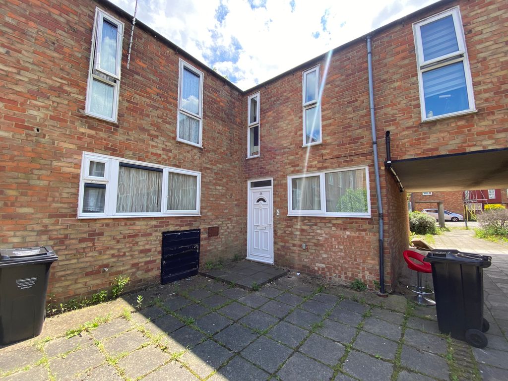 2 bed terraced house for sale in Turner Close, Laindon, Basildon SS15