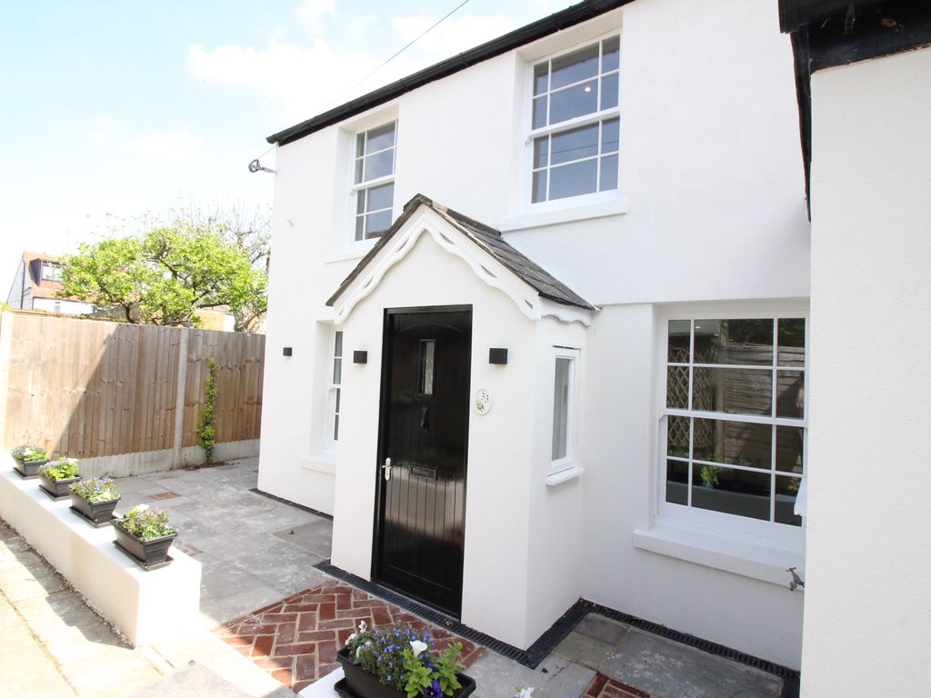 3 bed cottage for sale in Lime Grove, New Malden KT3, £635,000 Zoopla