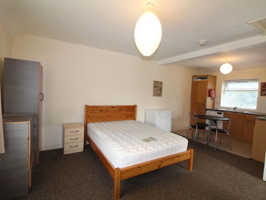 Studio to rent in Barclay Road, London N18, £1,200 pcm Zoopla