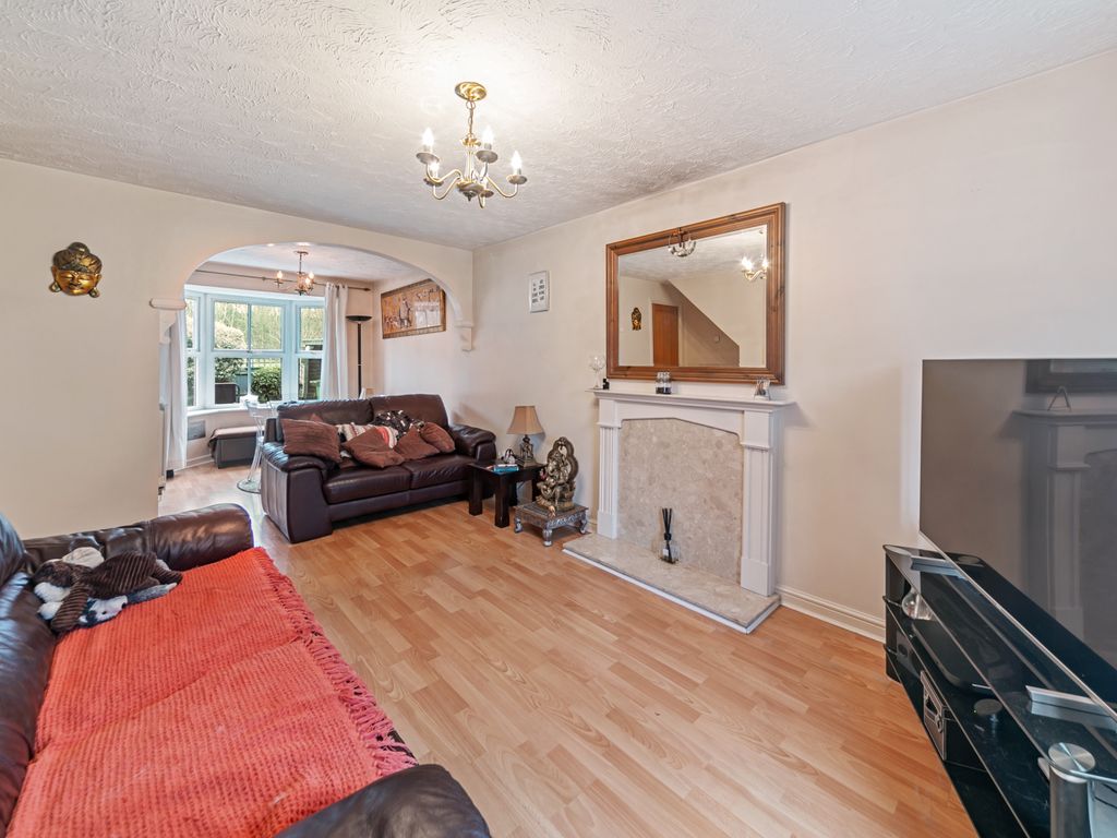 3 bed semidetached house to rent in Moundsfield Way, Slough SL1 Zoopla