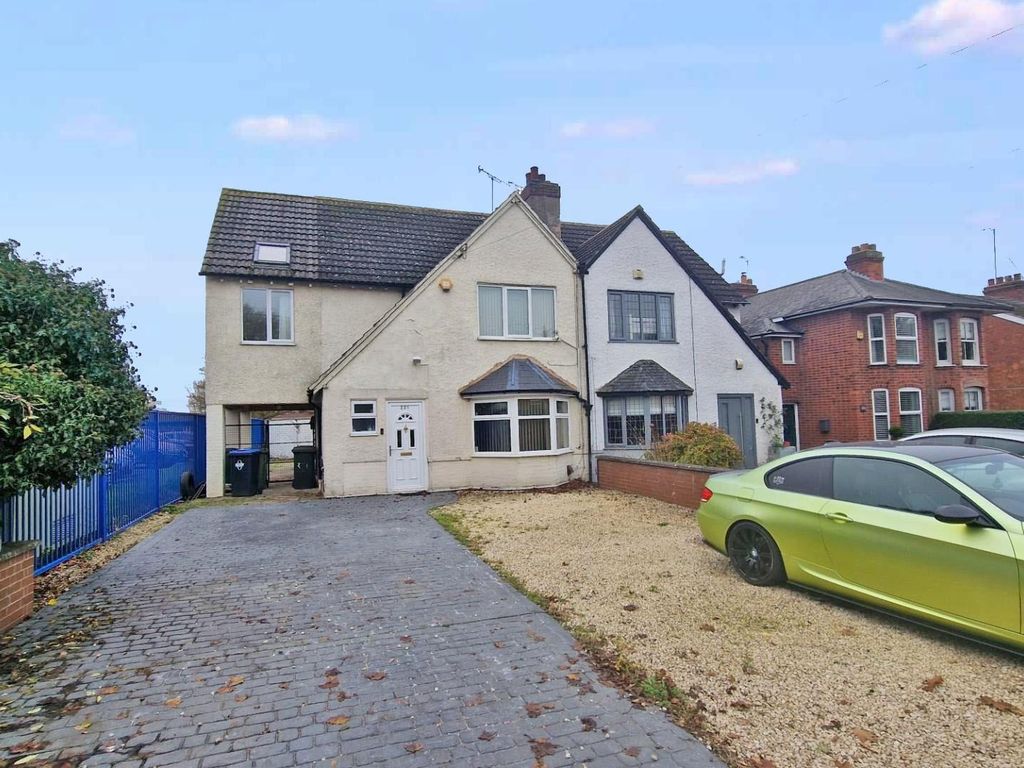 4 bed semidetached house for sale in Newbold Road, Newbold, Rugby CV21