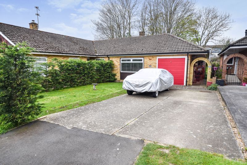 3 bed bungalow for sale in Milton Road, Cowplain, Waterlooville PO8, £