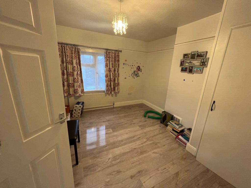 3 bed semidetached house to rent in Durham Road, Peterborough PE1, £