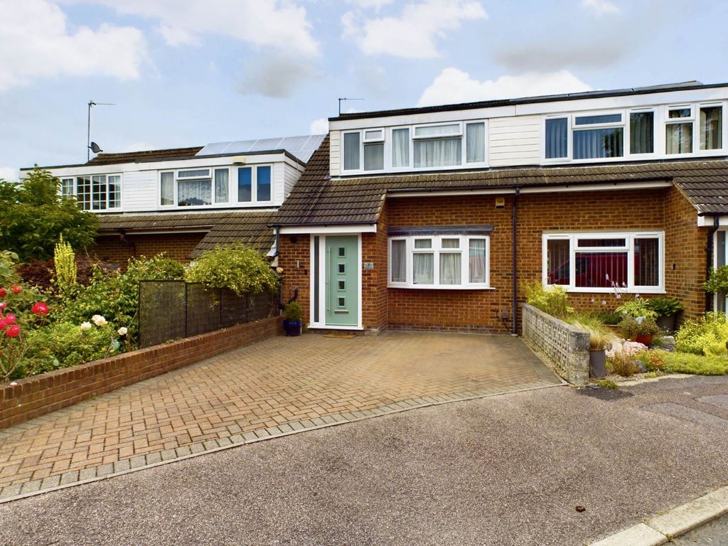 3 bed property for sale in Glamis Close, Hemel Hempstead HP2, £425,000