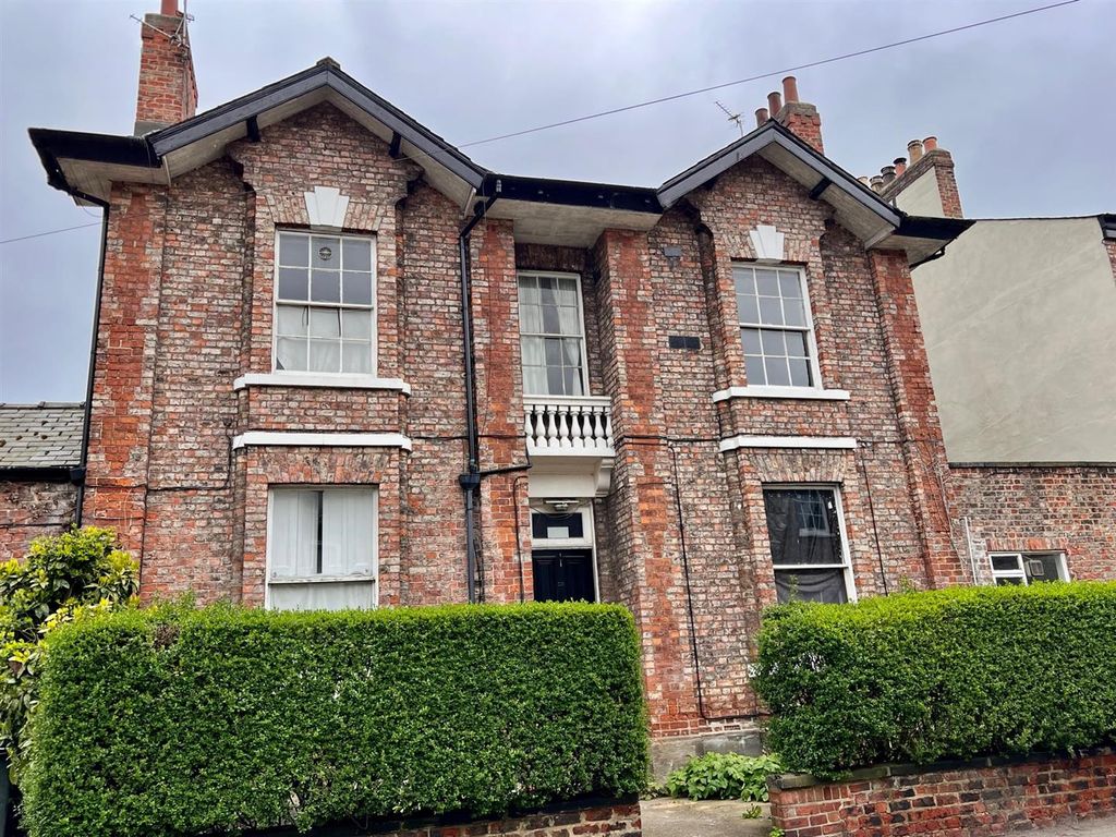 1 bed flat to rent in Burton Stone Lane, York YO30, £750 pcm Zoopla