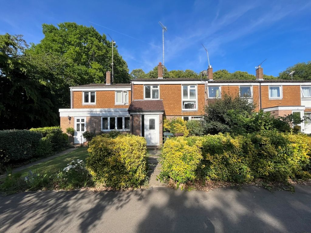 3 bed terraced house to rent in Ferndown, Vigo, Gravesend DA13, £1,500