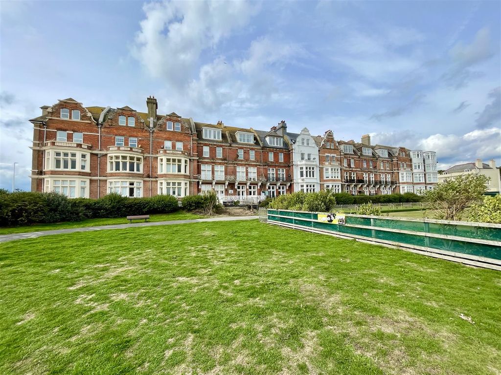 2 bed flat for sale in Grosvenor Gardens, St. LeonardsOnSea TN38 Zoopla