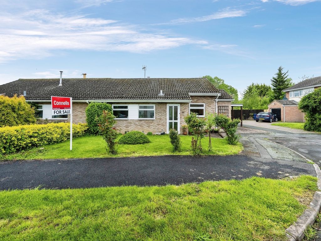 2 bed semidetached bungalow for sale in Kentings, Comberton, Cambridge