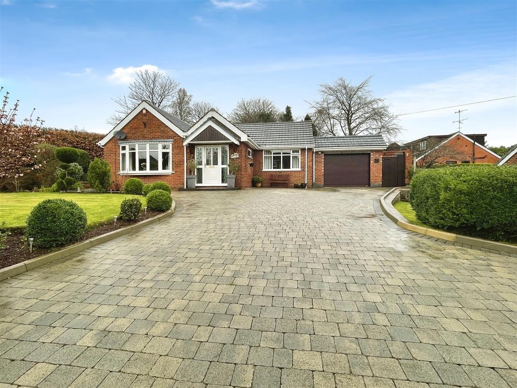 3 bed detached bungalow for sale in Caverswall Road, Weston Coyney ST3
