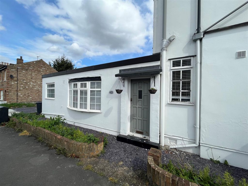 2 bed bungalow to rent in Wellesley Road, Wanstead, London E11 Zoopla