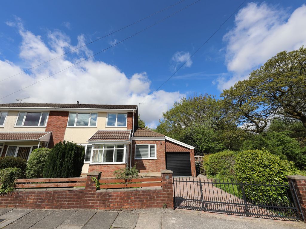 3 bed semidetached house to rent in Chestnut Close, Aberdare CF44, £