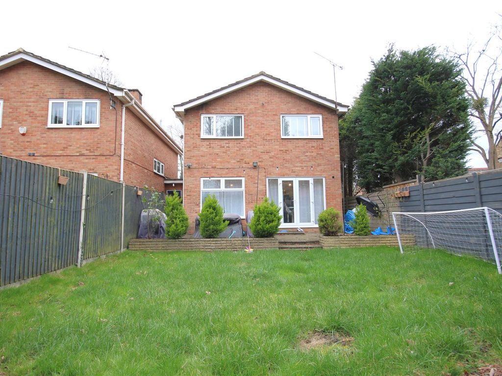 4 bed linkdetached house for sale in Eton Road, Datchet, Slough SL3