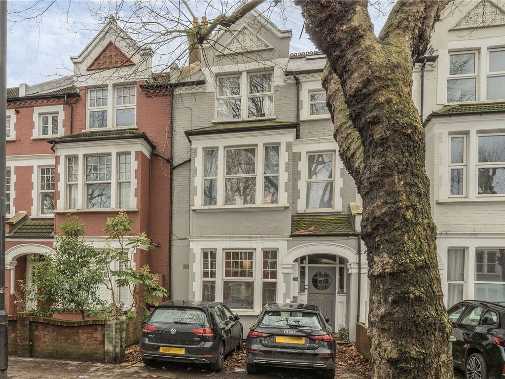 3 bed flat for sale in Cavendish Road, Clapham South, London SW12, £