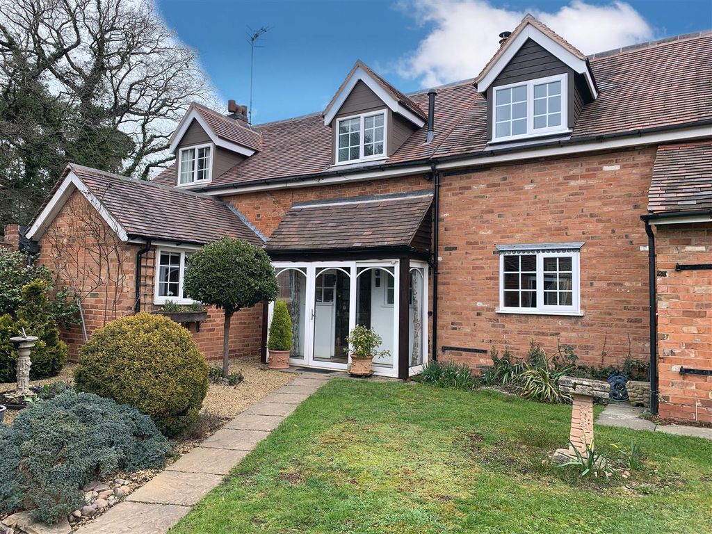 2 bed end terrace house for sale in Moat House Court, Pratts Lane